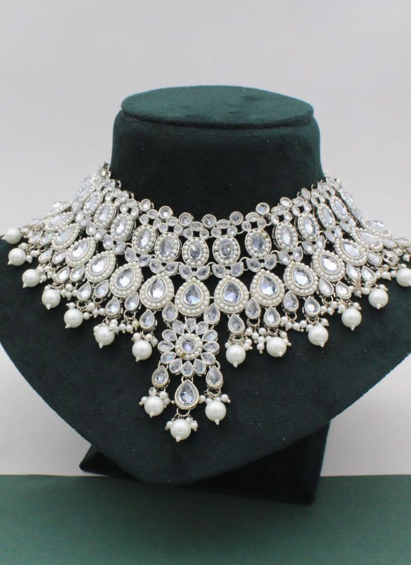 Stone Studded Necklace Choker Set With Maang Tikka in White