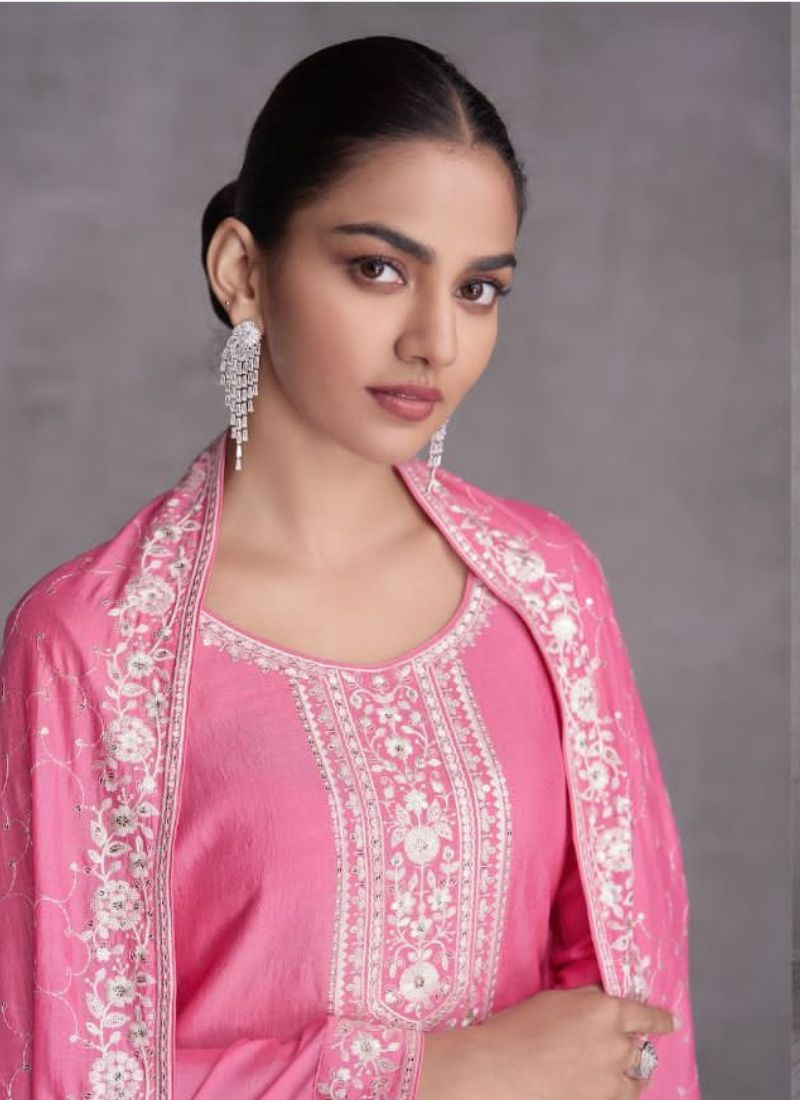 Embroidery Silk Suit Set in Pink