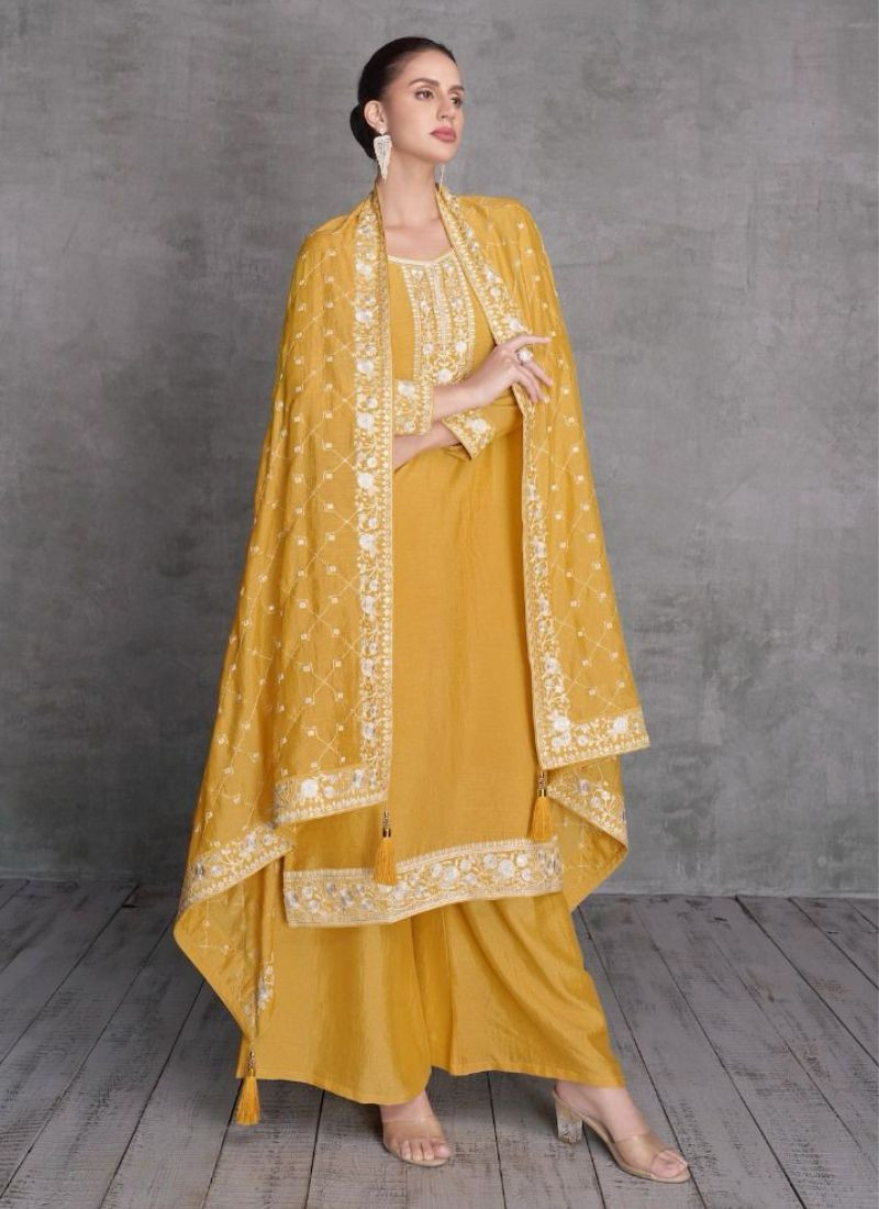 Embroidery Silk Suit Set in Yellow